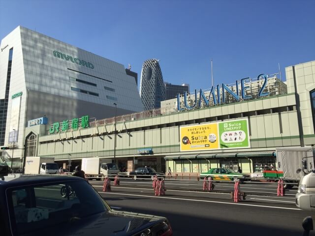 新宿駅南口　高円寺から中央線快速で６分+南口まで2分弱
