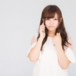 電話をする女性