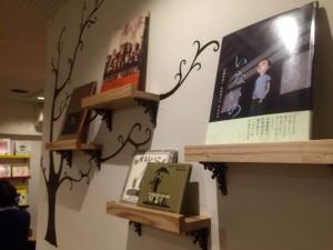高円寺女性におすすめムッチーズカフェ並ぶ絵本
