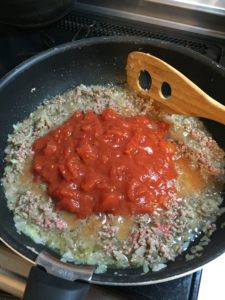 トマト水煮缶とミート