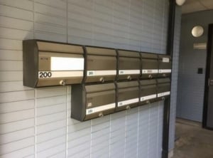 ドウェル・フロイデ 部屋番号：０２０５ ポスト
