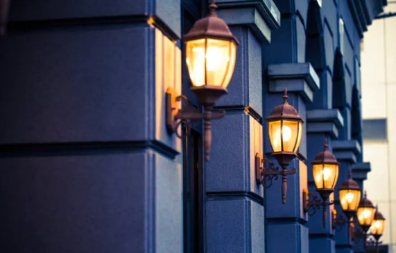 街灯　女性の一人暮らし　防犯