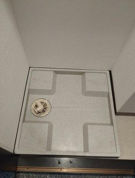 室内洗濯機 (内装) 室内洗濯機 (内装)
