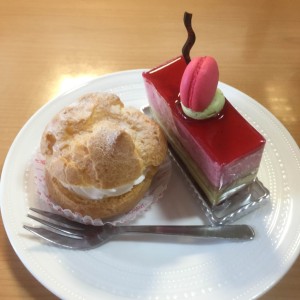高円寺　トリアノン　ケーキ２つ