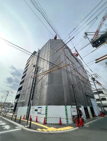 新築の8階建てのマンション